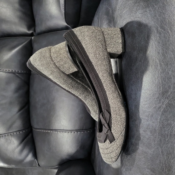 Women's Heels - Picture 2 of 9